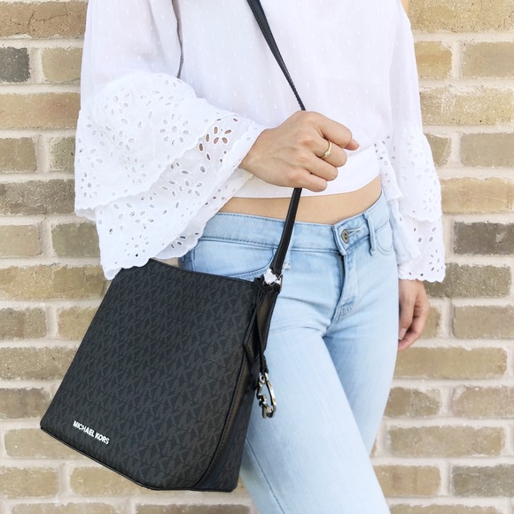 Gaby’sBags👜💕- Michael Kors Bucket Bag Black - Picture 2 of 5